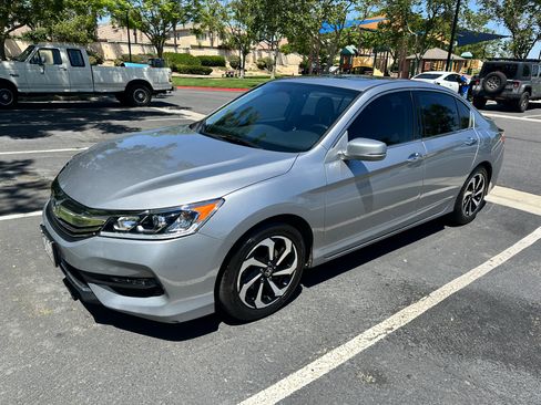 Used 2017 Honda Accord EX-L image 1