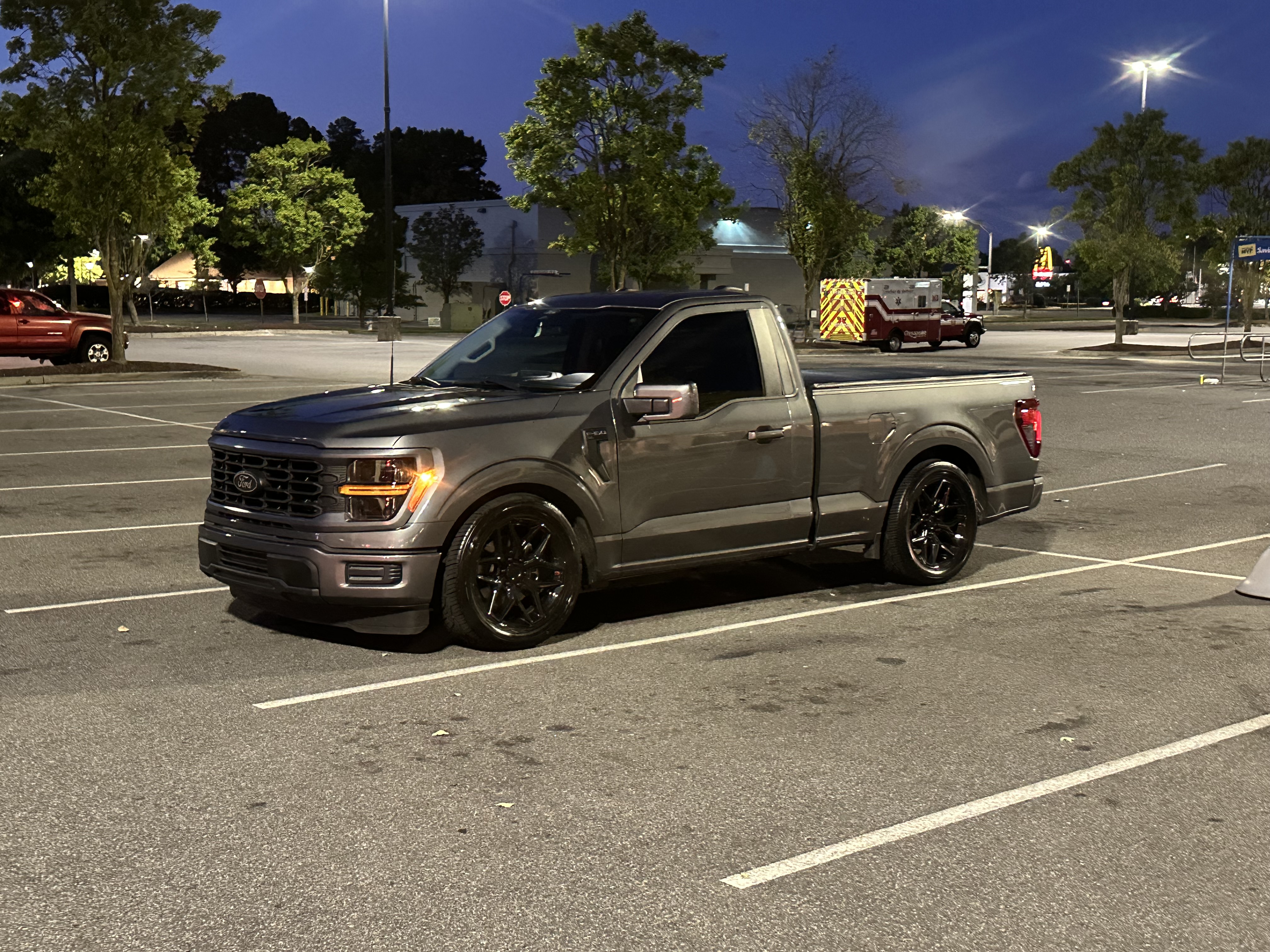 Used 2024 Ford F150 XL RWD image 1