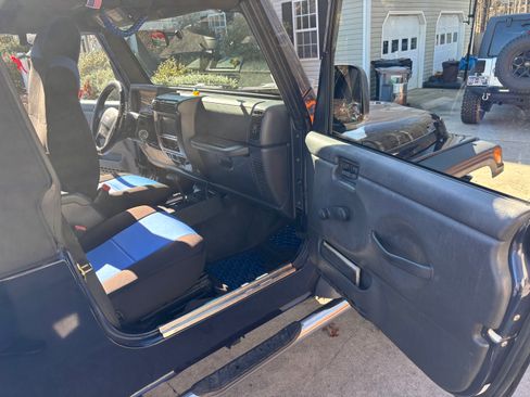 Used 2004 Jeep Wrangler 4WD image 11