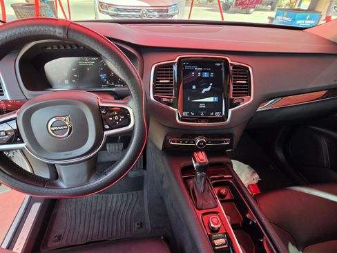 Used 2018 Volvo XC90 T6 Momentum w/ Convenience Package AWD/4WD image 12
