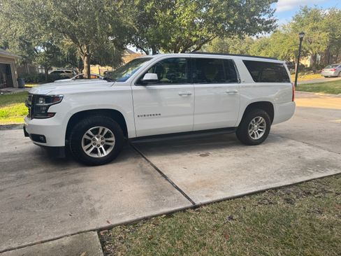 Used 2015 Chevrolet Suburban LT w/ Luxury Package image 2