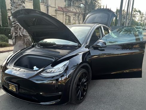 Used 2021 Tesla Model Y Long Range image 11