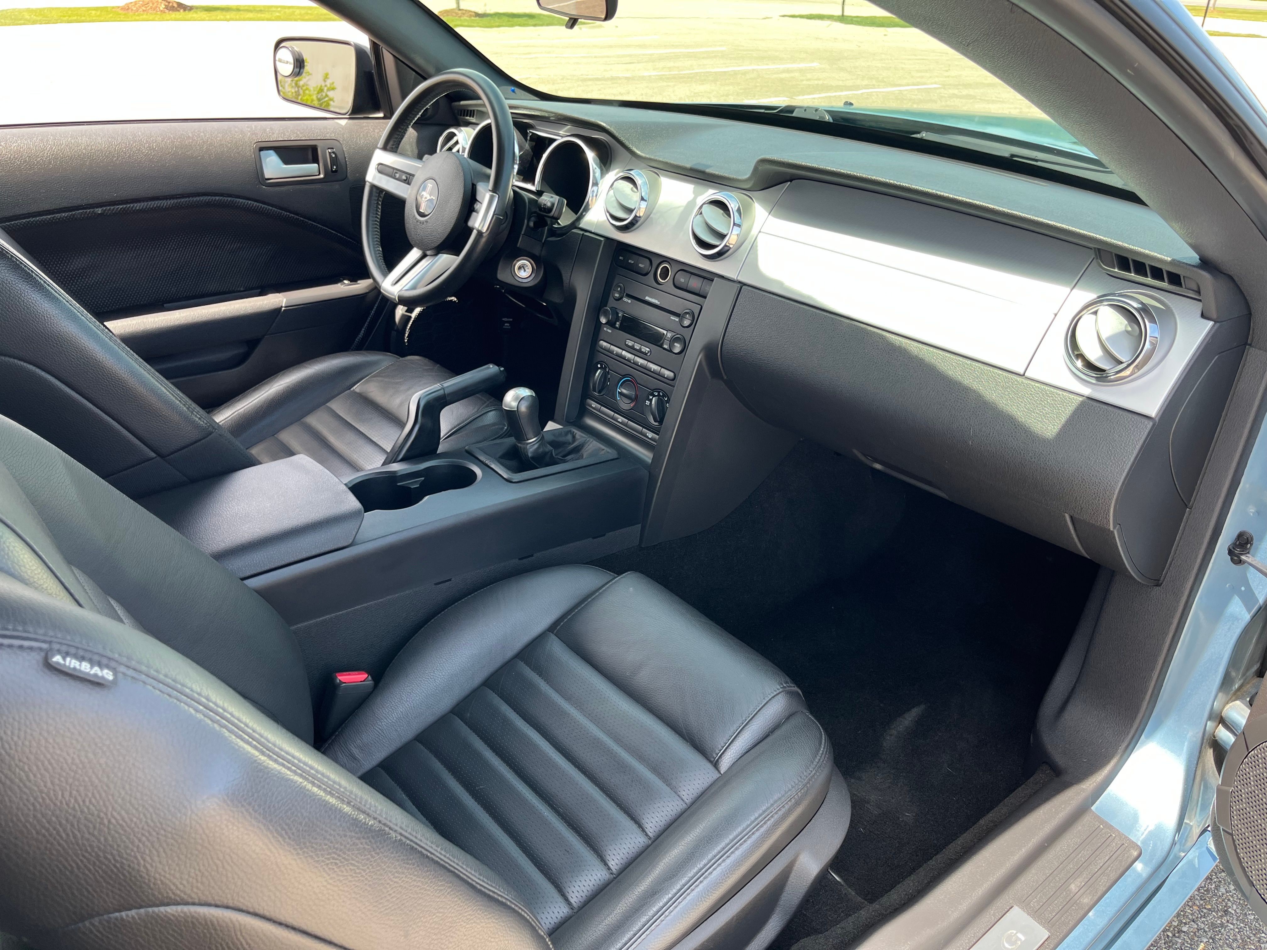 Used 2005 Ford Mustang GT Premium RWD image 2