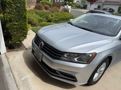Used 2017 Volkswagen Passat 1.8T S FWD image 2