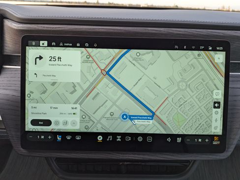 Used 2023 Rivian R1S Adventure image 23