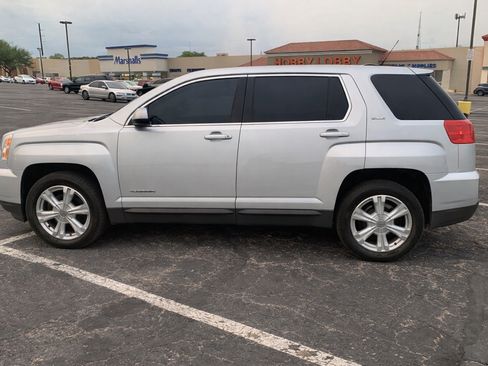 Used 2017 GMC Terrain SLE image 2