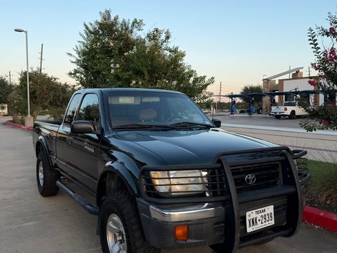Used 1999 Toyota Tacoma PreRunner RWD image 2