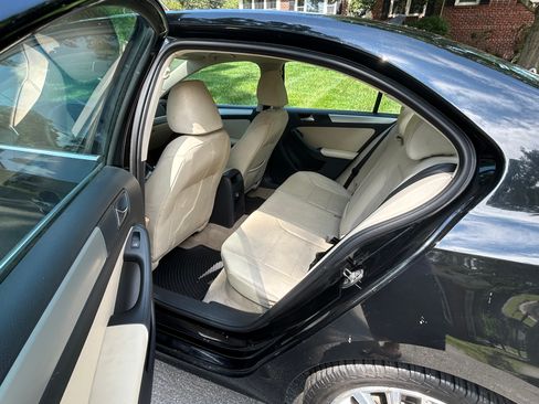 Used 2011 Volkswagen Jetta SEL FWD image 9