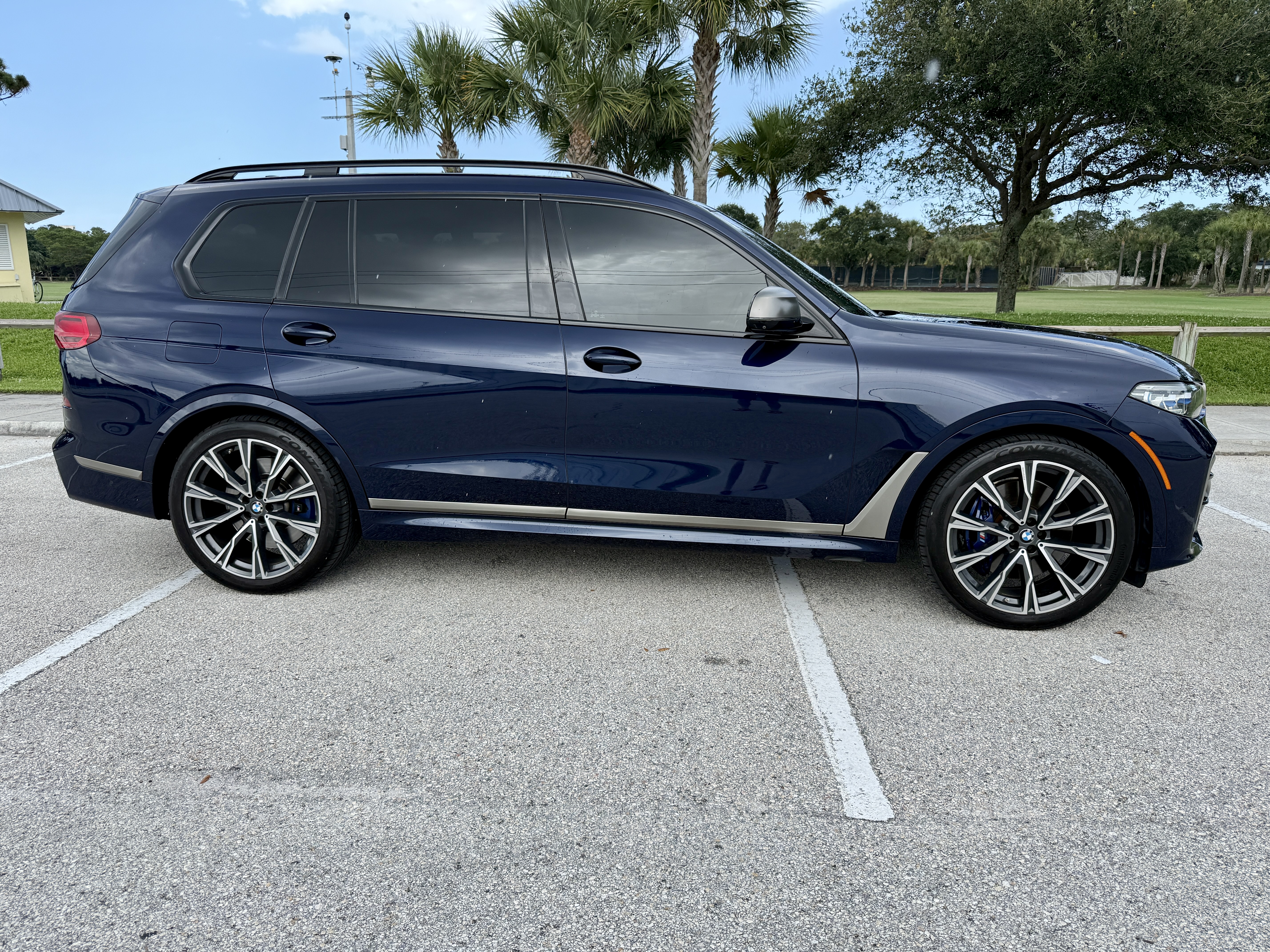 Used 2021 BMW X7 M50i w/ Dynamic Handling Package AWD/4WD image 8