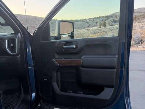 Used 2022 Chevrolet Silverado 3500 High Country w/ Z71 Off-Road Package image 12