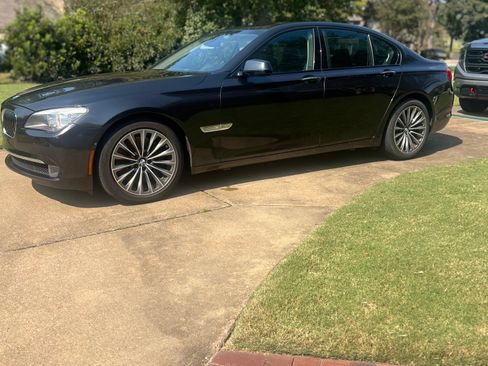 Used 2009 BMW 750i image 4