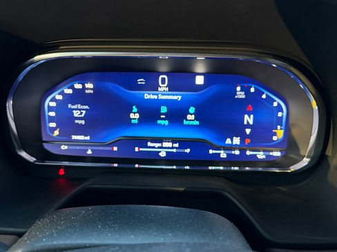 Used 2022 Chevrolet Suburban High Country image 10