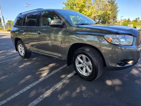Used 2008 Toyota Highlander 4WD w/ Tow Pkg image 4