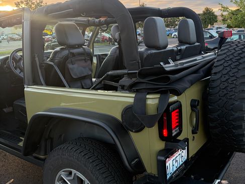 Used 2013 Jeep Wrangler Rubicon w/ PWR Convenience Group AWD/4WD image 16