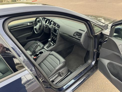 Used 2017 Volkswagen Golf Wolfsburg Edition image 20