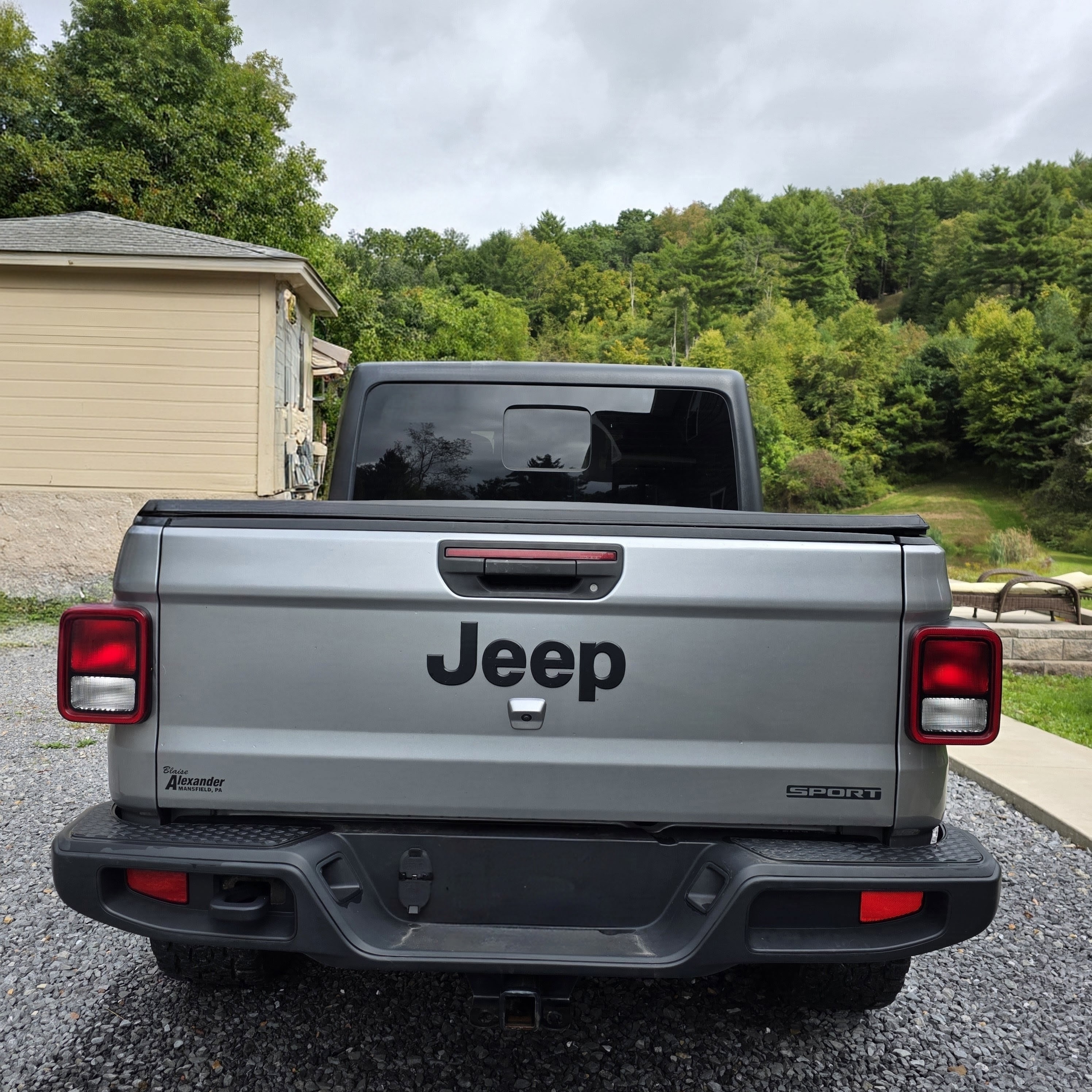 Used 2021 Jeep Gladiator Sport AWD/4WD image 9