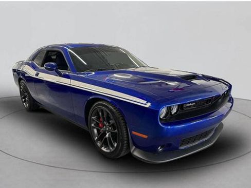 Used 2022 Dodge Challenger R/T Scat Pack image 1