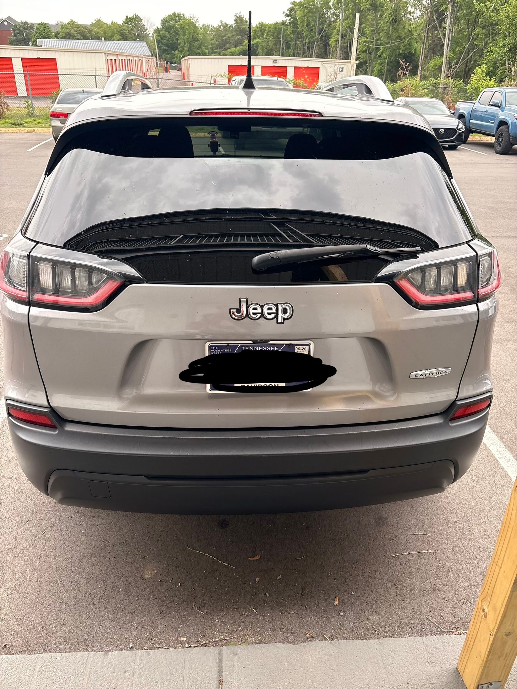 Used 2020 Jeep Cherokee Latitude FWD image 5