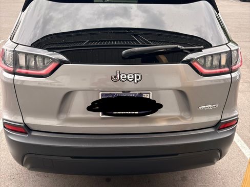 Used 2020 Jeep Cherokee Latitude FWD image 5