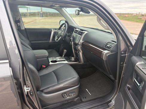Used 2023 Toyota 4Runner Limited AWD/4WD image 9