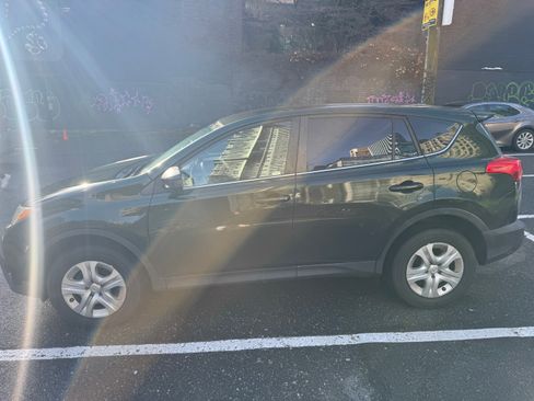 Used 2013 Toyota RAV4 LE image 2