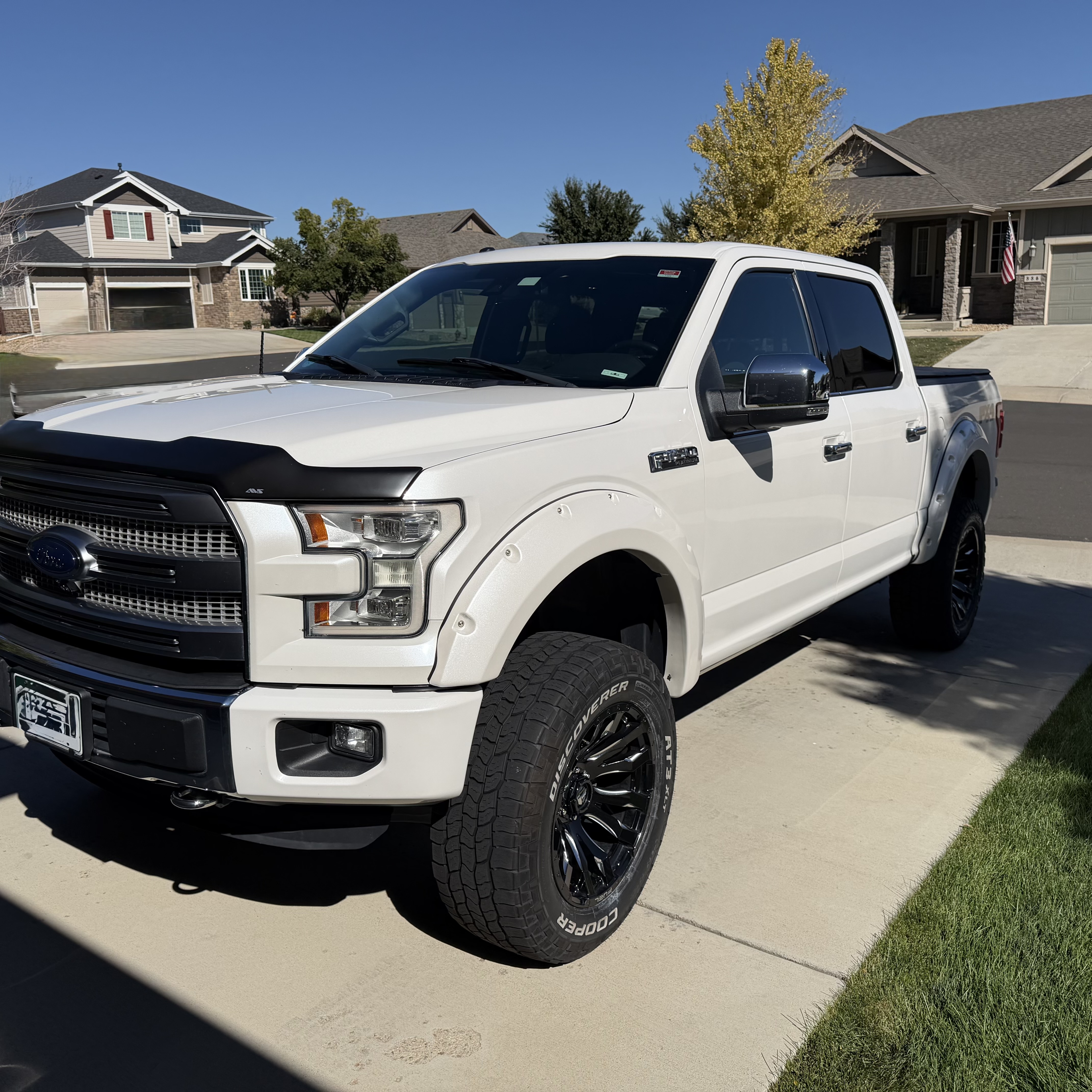 Used 2015 Ford F150 Platinum w/ Equipment Group 701A Luxury AWD/4WD image 1