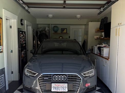 Used 2018 Audi A3 e-tron Premium Plus w/ Technology Package FWD image 1