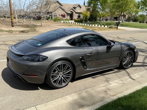 Used 2022 Porsche 718 Cayman GT4 image 9