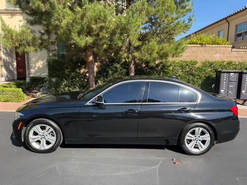 Used 2018 BMW 330i Sedan w/ Convenience Package RWD image 17