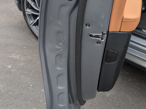 Used 2025 BMW X6 xDrive40i w/ Premium Package image 10