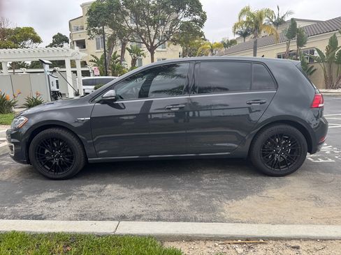 Used 2019 Volkswagen e-Golf SEL Premium image 4