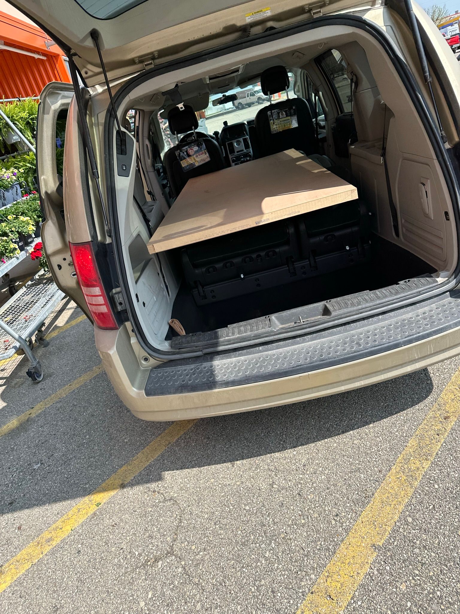 Used 2010 Chrysler Town & Country Touring Plus FWD image 8