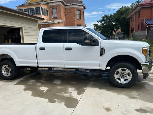 Used 2017 Ford F250 XLT AWD/4WD image 5