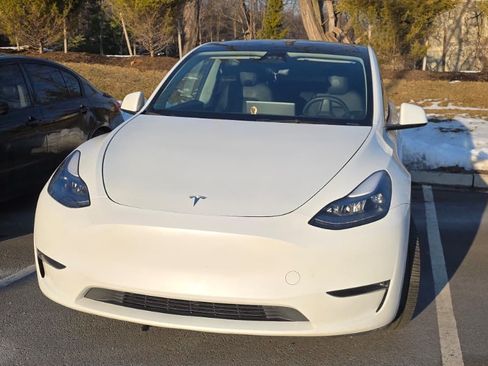 Used 2024 Tesla Model Y Long Range image 5