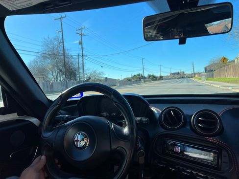 Used 2016 Alfa Romeo 4C Spider image 5