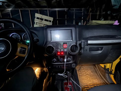 Used 2015 Jeep Wrangler Unlimited Sport image 10