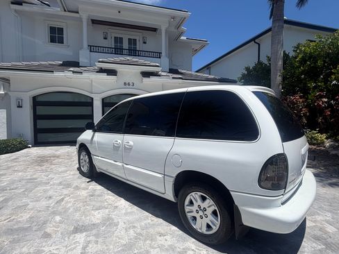 Used 1996 Dodge Caravan ES FWD image 9