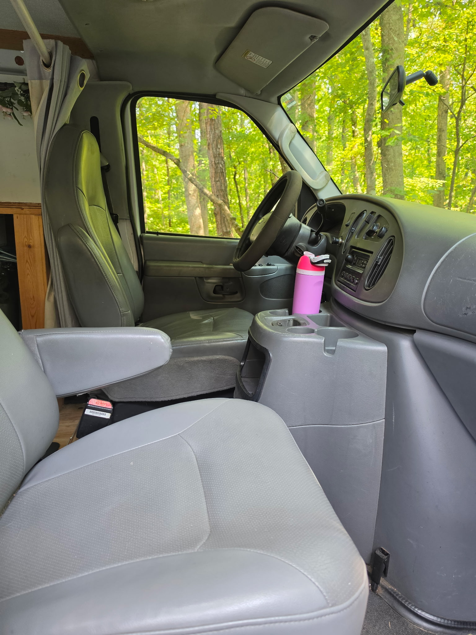 Used 2005 Ford E-250 and Econoline 250 RWD image 5