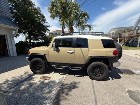 Used 2014 Toyota FJ Cruiser 4WD w/ Upgrade Package image 5