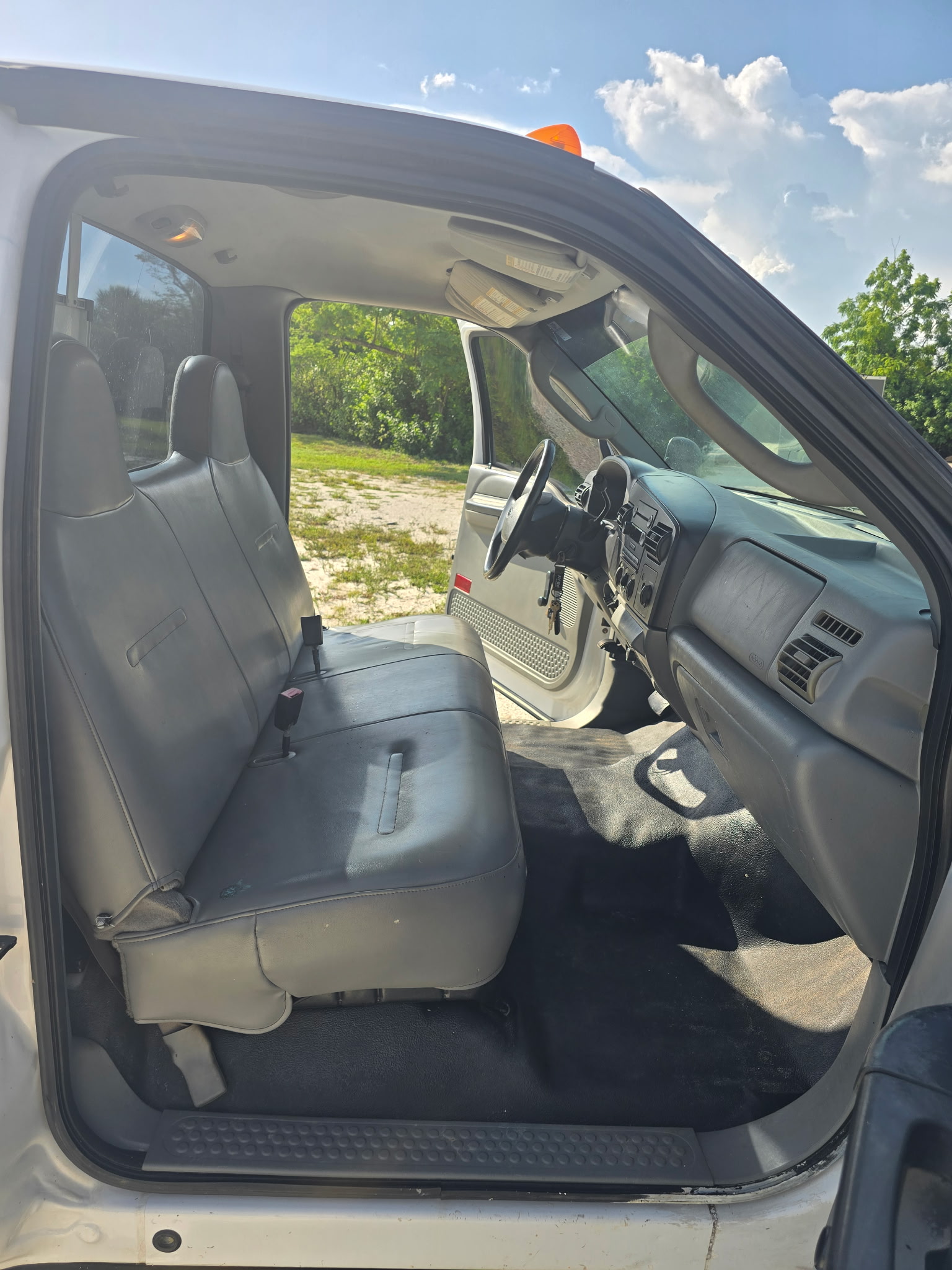 Used 2006 Ford F350 2WD Regular Cab DRW Super Duty image 6