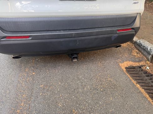 Used 2022 Toyota RAV4 XLE Premium AWD/4WD image 8