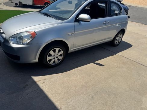 Used 2010 Hyundai Accent GS w/ Premium Pkg 3 FWD image 6