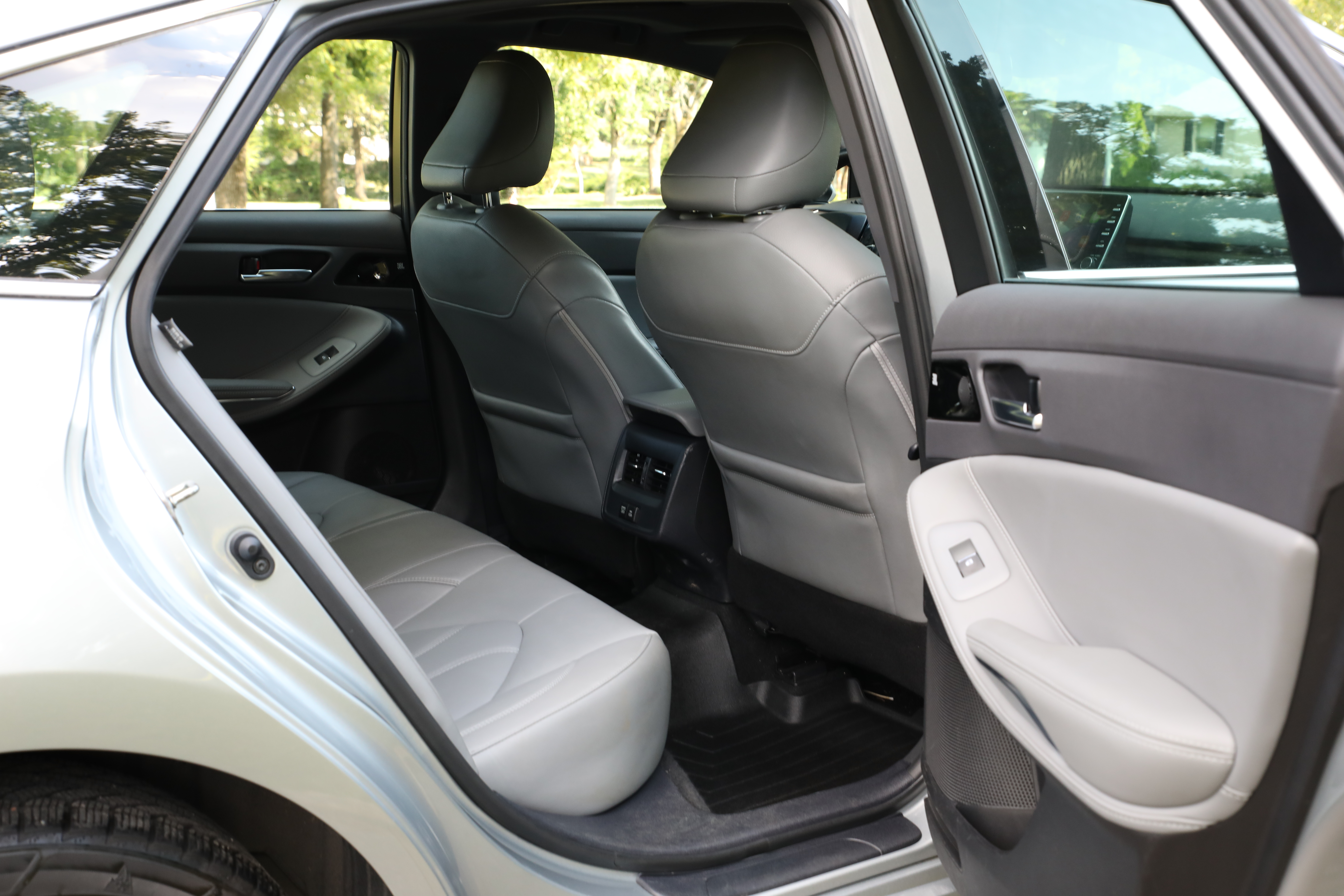 Used 2021 Toyota Avalon XLE w/ Moonroof Package FWD image 18