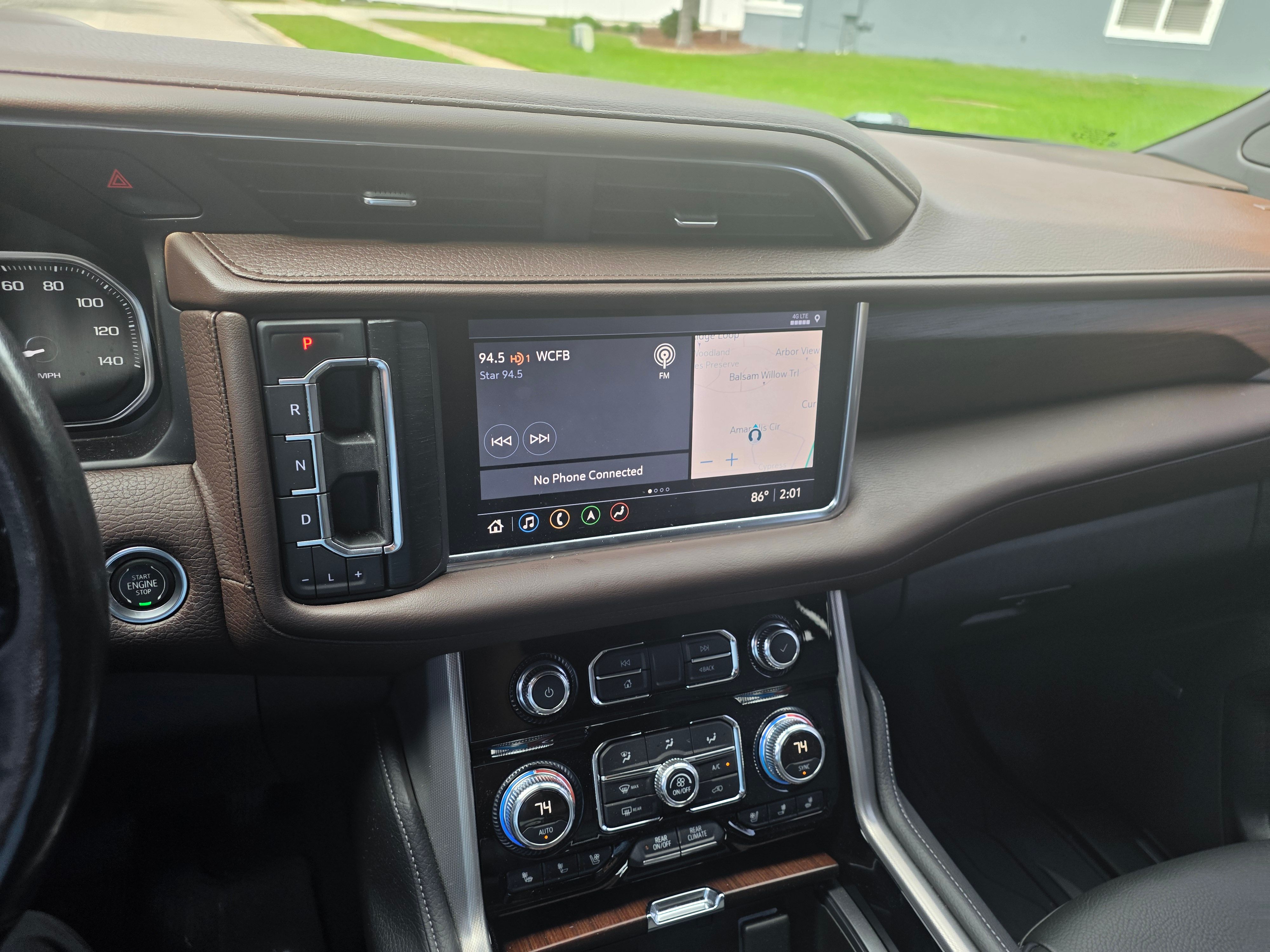 Used 2021 GMC Yukon Denali w/ Denali Premium Package AWD/4WD image 4
