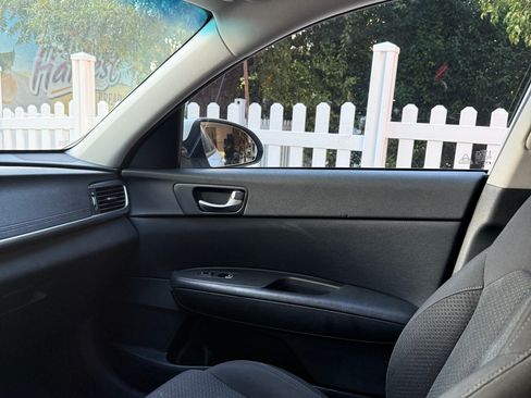 Used 2018 Kia Optima Premium w/ Convenience Package image 13