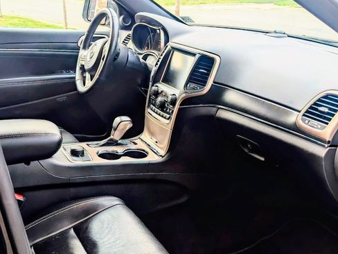 Used 2017 Jeep Grand Cherokee Limited w/ Luxury Group II image 6