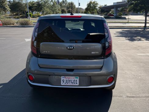 Used 2016 Kia Soul EV + FWD image 6