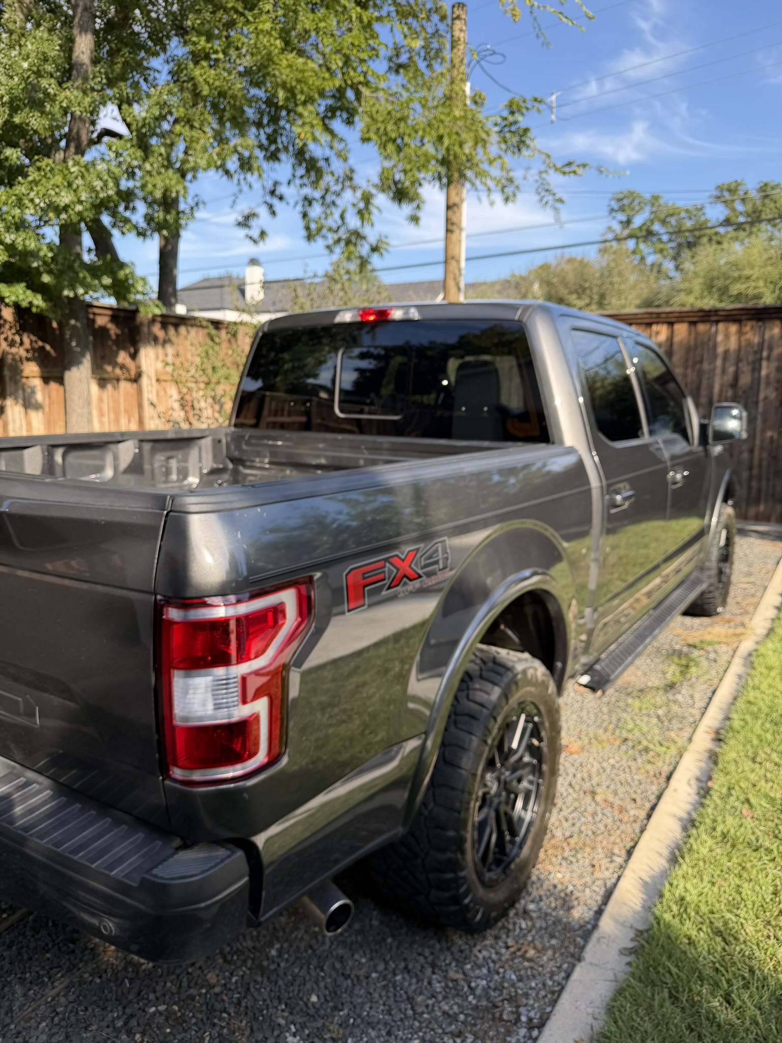 Used 2018 Ford F150 XLT w/ Equipment Group 302A Luxury AWD/4WD image 11