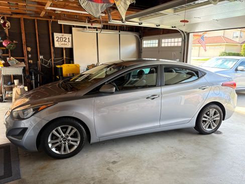 Used 2015 Hyundai Elantra SE FWD image 1