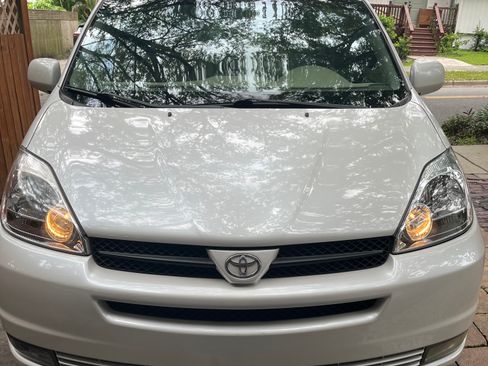 Used 2005 Toyota Sienna AWD image 13
